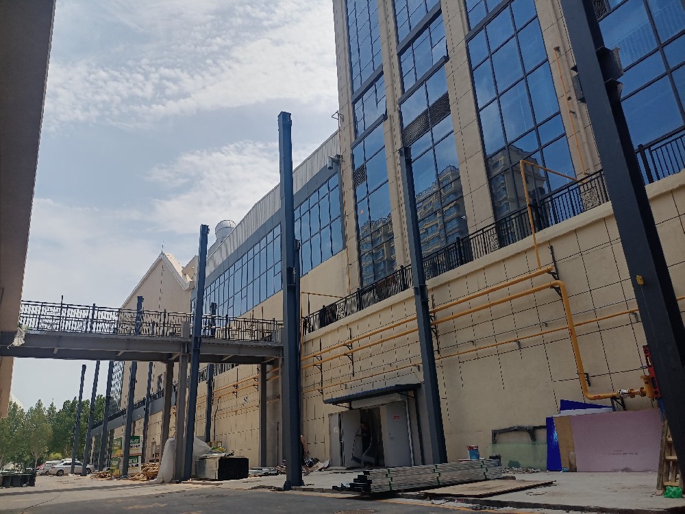 室外配套鋼結(jié)構(gòu)連廊工程